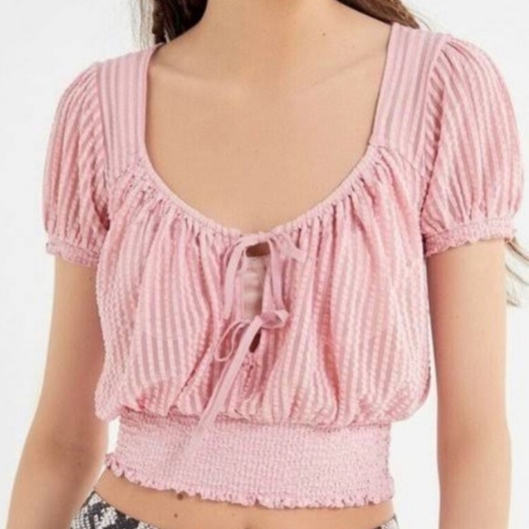 Urban Outfitters Tops - Urban Outfitters Peasant style cropped top - dusty pink - polyester  - L